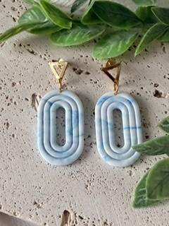 Blauw/wit ovale oorbellen